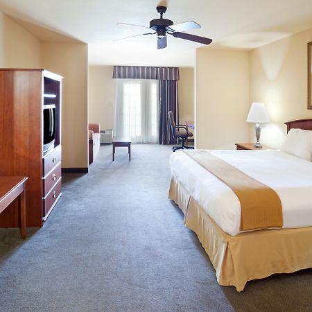 Holiday Inn Express & Suites Kerrville Room photo