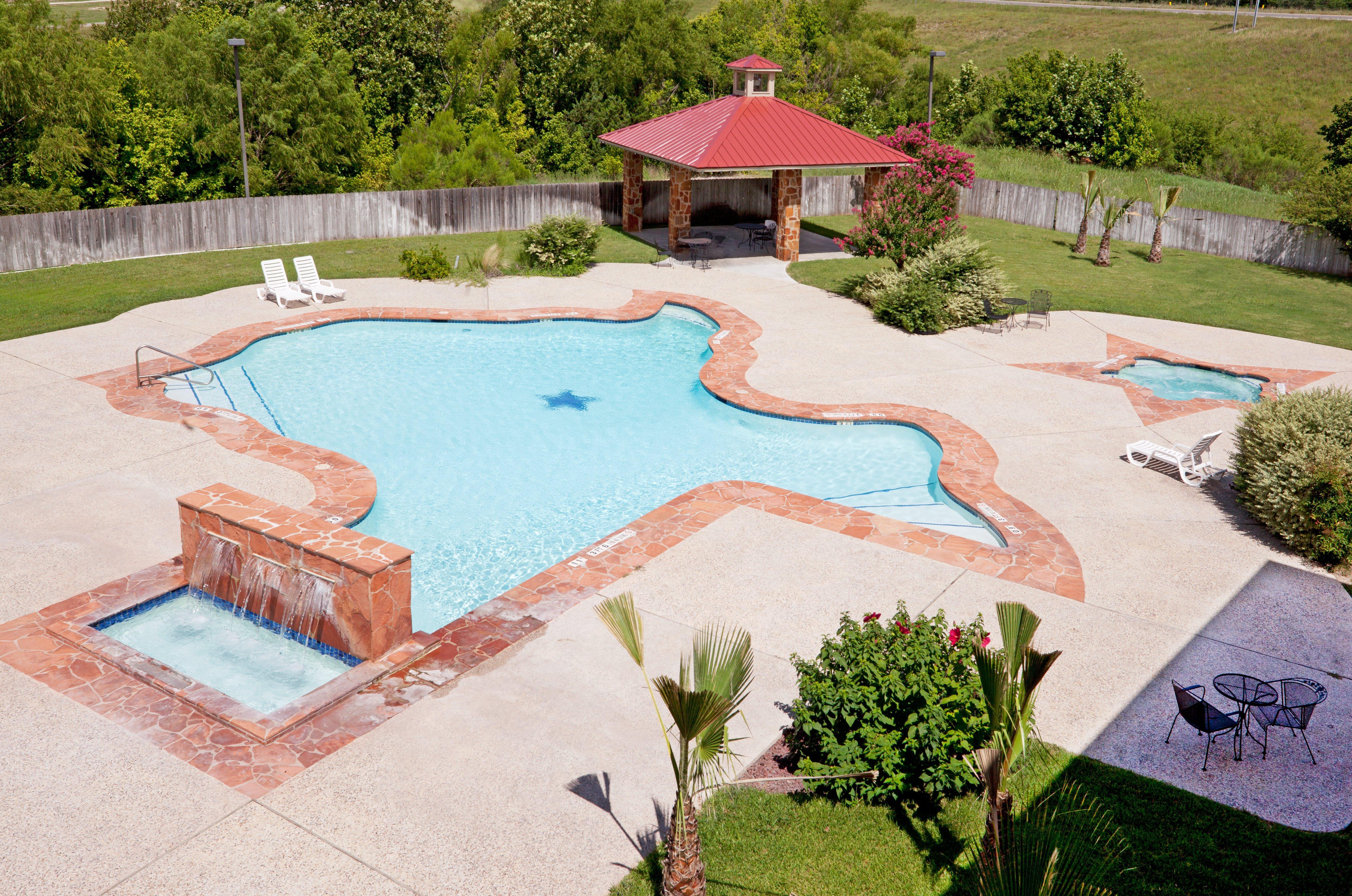 Holiday Inn Express & Suites Kerrville Exterior photo