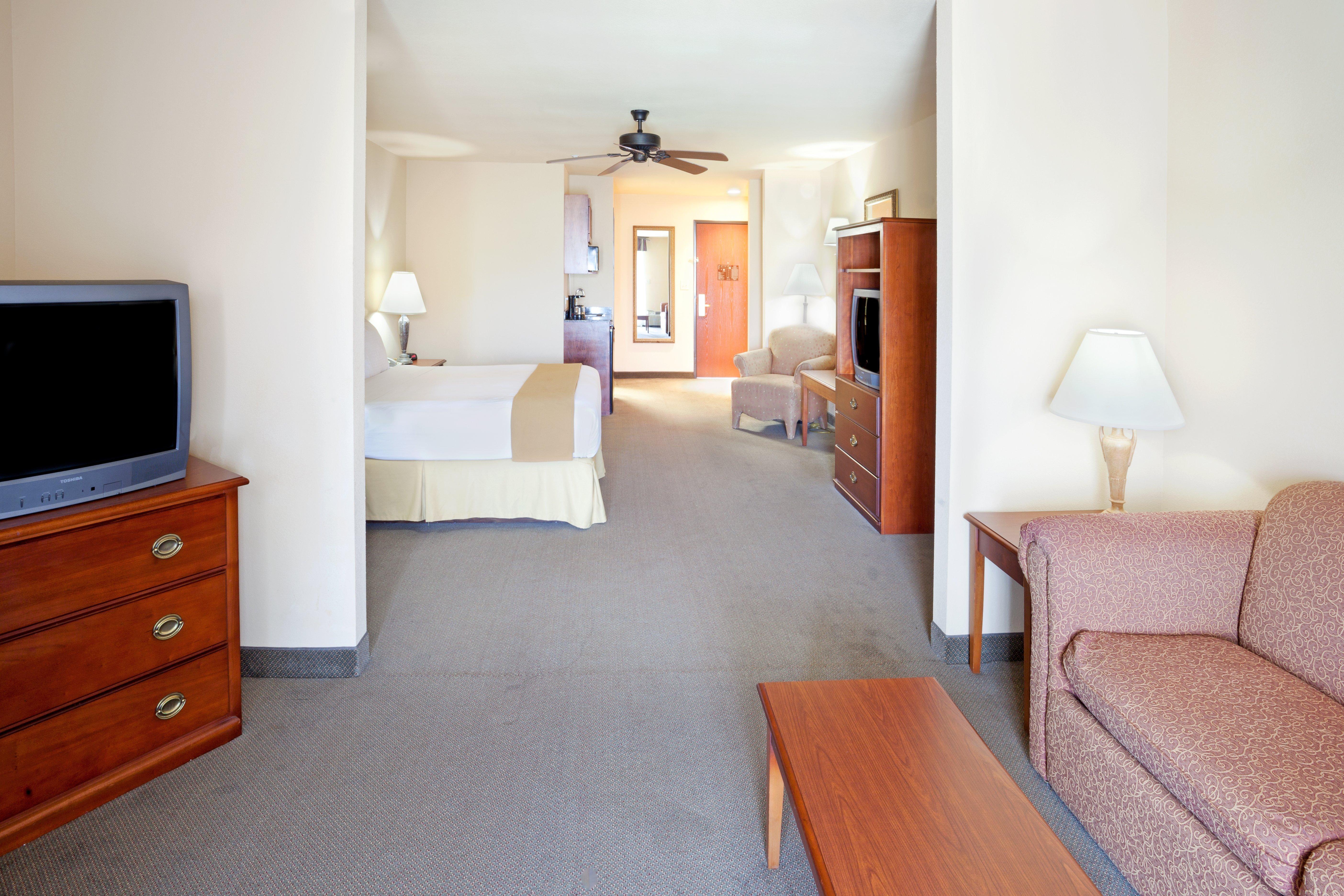 Holiday Inn Express & Suites Kerrville Room photo