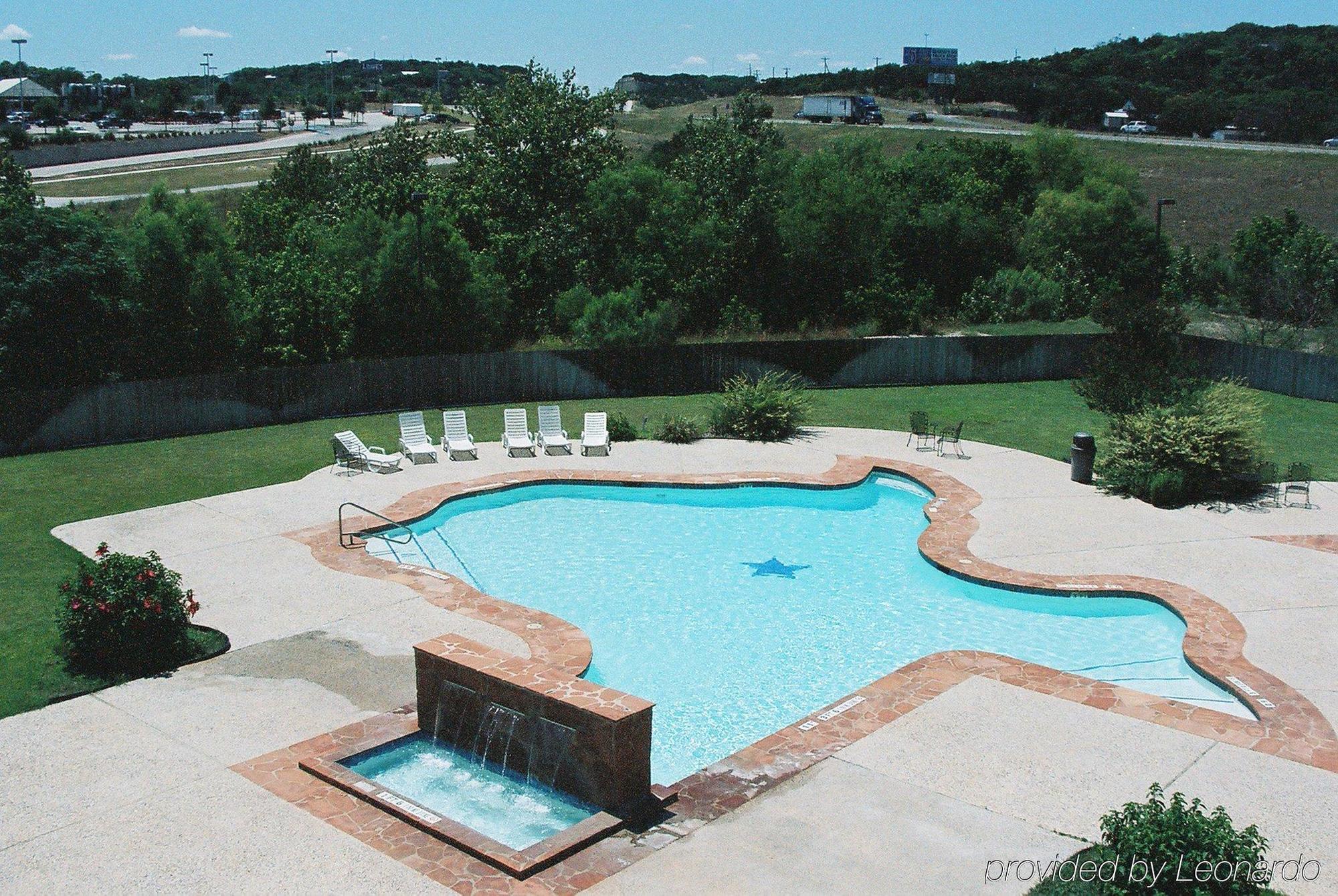 Holiday Inn Express & Suites Kerrville Exterior photo