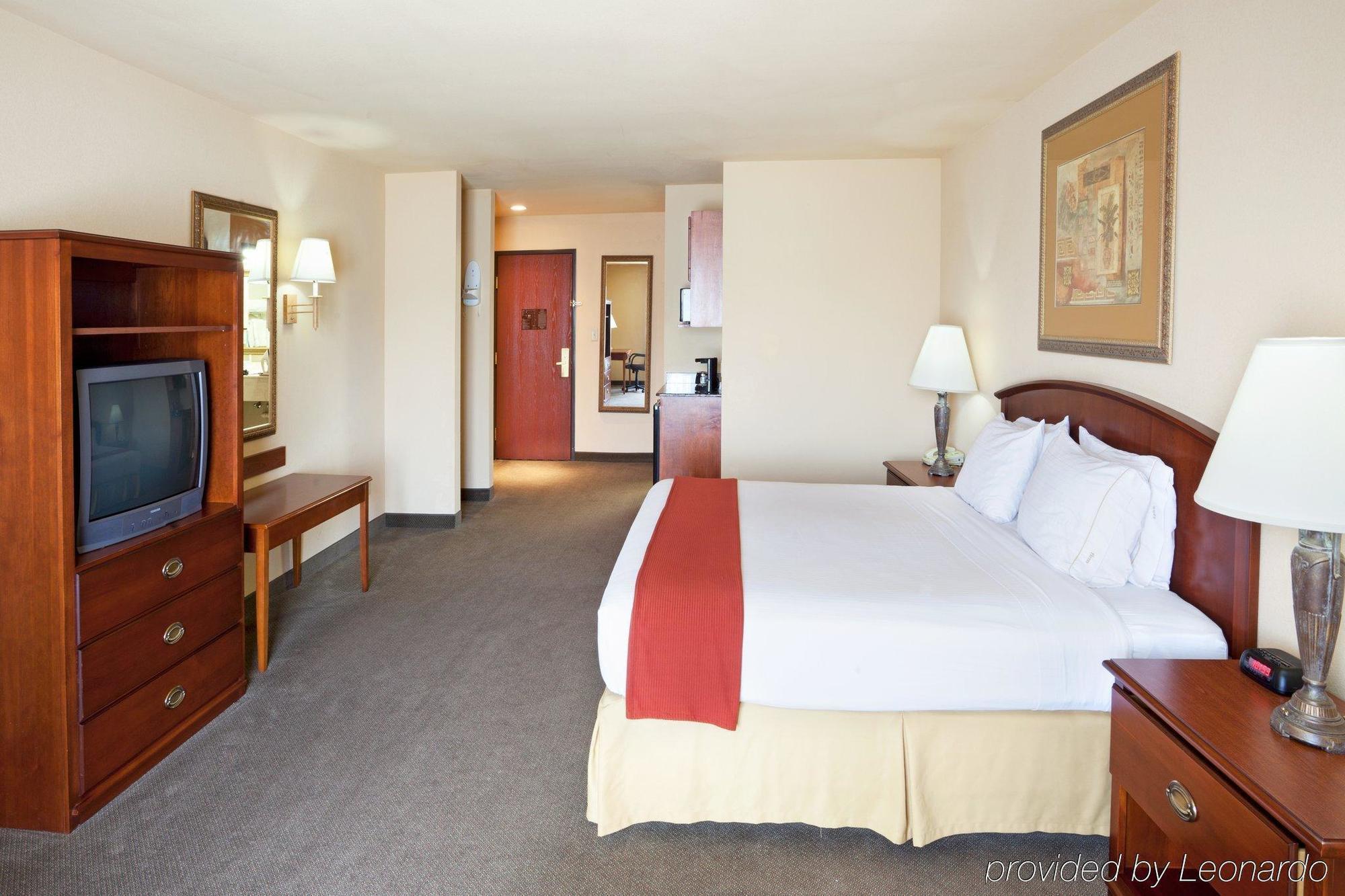 Holiday Inn Express & Suites Kerrville Room photo