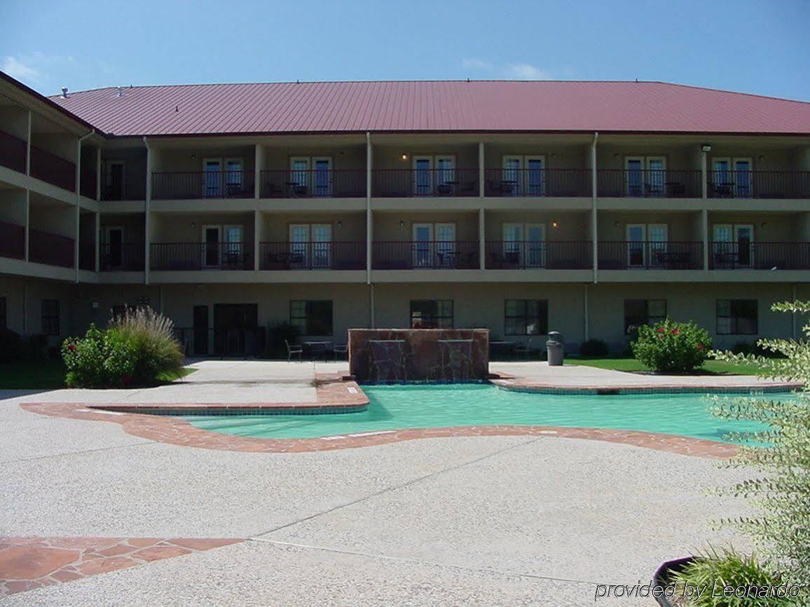 Holiday Inn Express & Suites Kerrville Exterior photo